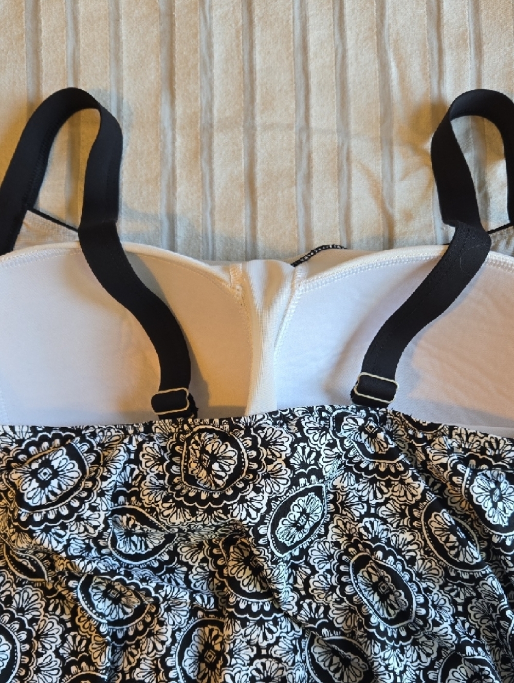 Lands' End Black and White Printed Swim Tank - Picture 6 of 6